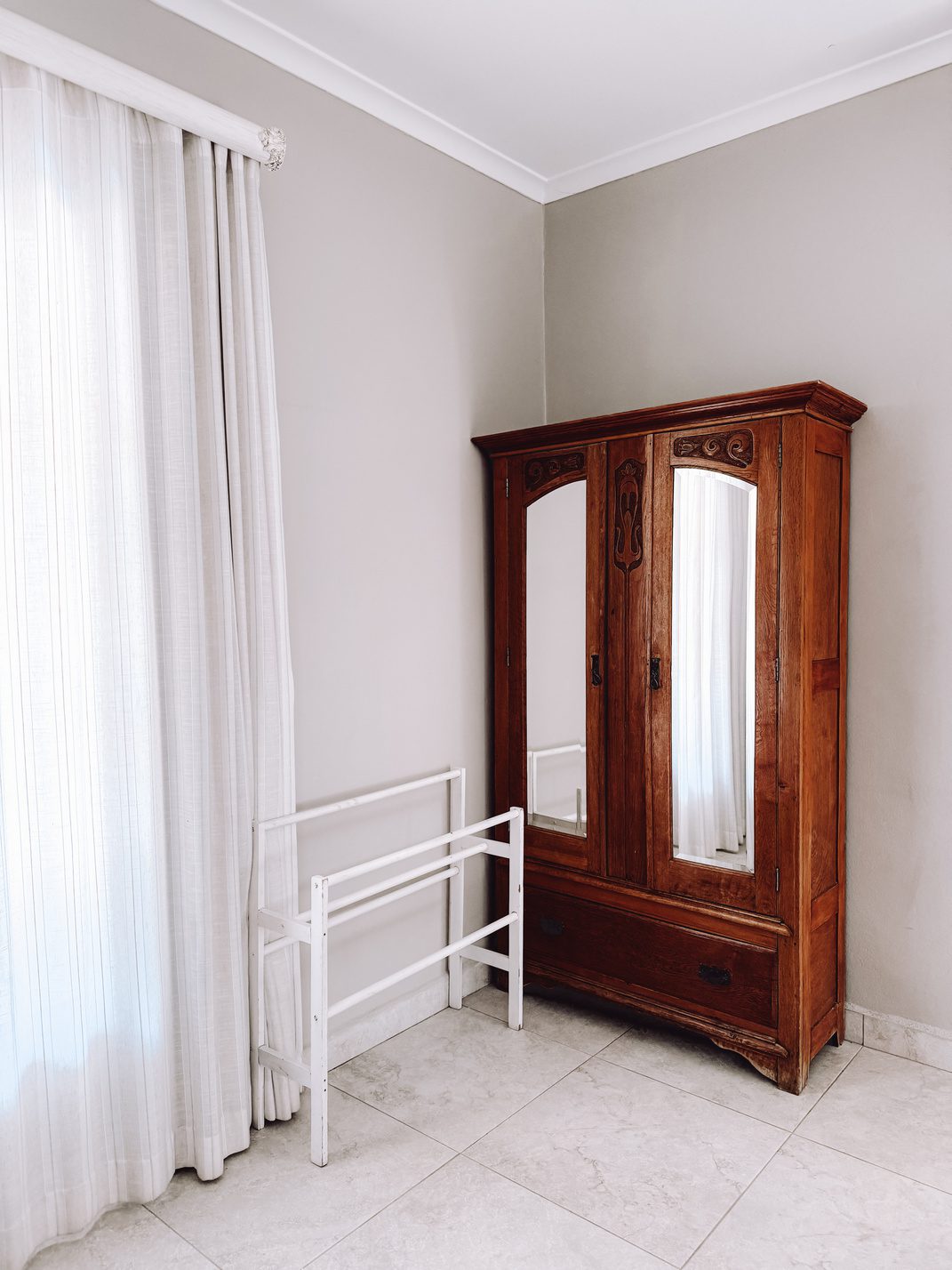 Victorian Flat 3 - Image 4